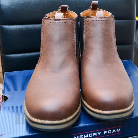 Men's Lucas Pull-On Chukka Leather Boot in Brown Memory Foam Round Toe IZOD - Picture 2 of 8